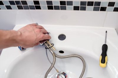 plumber-g0ac303487_1920